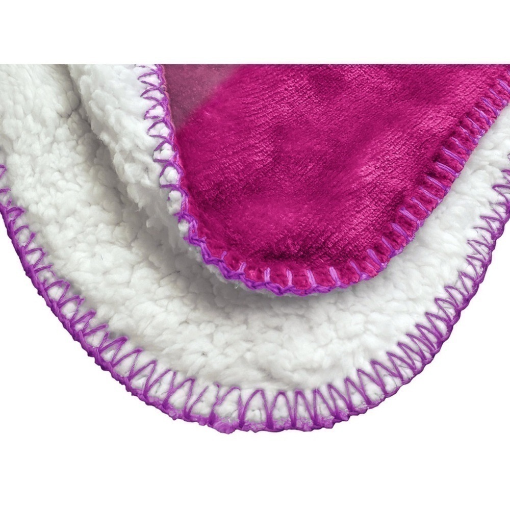 Hello Kitty Sherpa Throw 50x60 - Picture 6 of 6